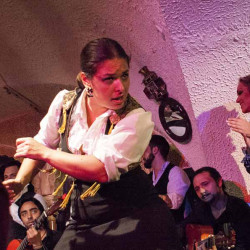 Espectáculo flamenco en Tablao Cordobés con copa o cena Espectáculo flamenco en Tablao Cordobés con copa o cena